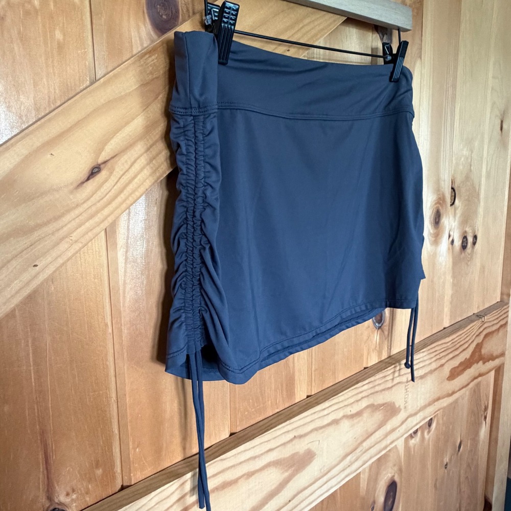 Athleta Splash Swim Skirt Womens Medium Gray Ruched Side Cinch Athletic Poolside - Picture 2 of 14